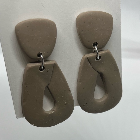 NET Handcrafted Earrings - Picture 6 of 6